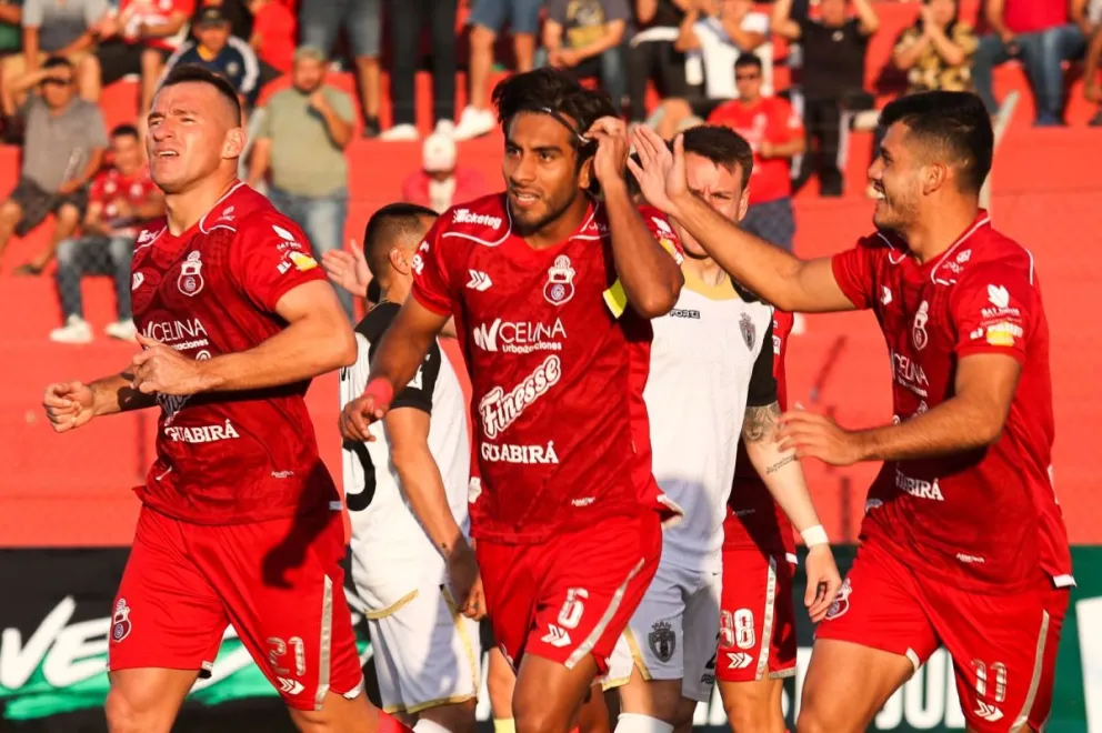 La celebración de los azucareros luego del segundo gol de la tarde en Montero. Foto: APG