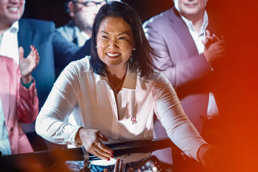 Fotografía de archivo de la presidenta electa de Perú, Keiko Fujimori (c). Foto: EFE