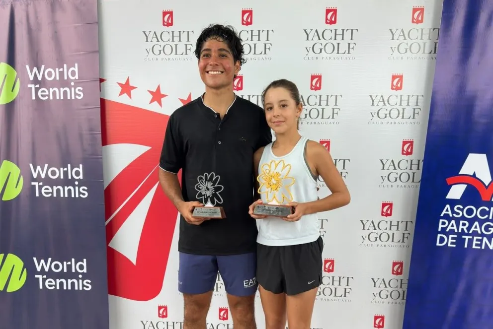 Nicolás Ciancaglini, subcampeón en singles Sub-18, junto a la campeona Paulina López Del Solar. Crédito: FBT