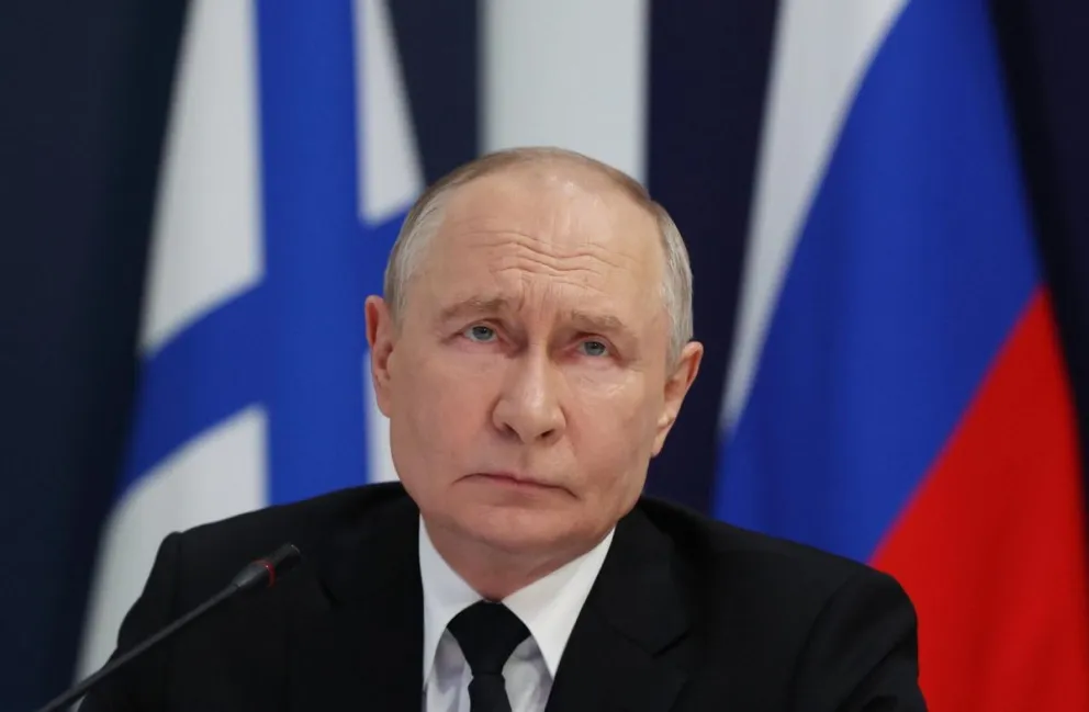 El presidente ruso, Vladímir Putin, durante un encuentro con comandantes militares por el Día de la Armada en San Petersburgo. Foto: EFE/