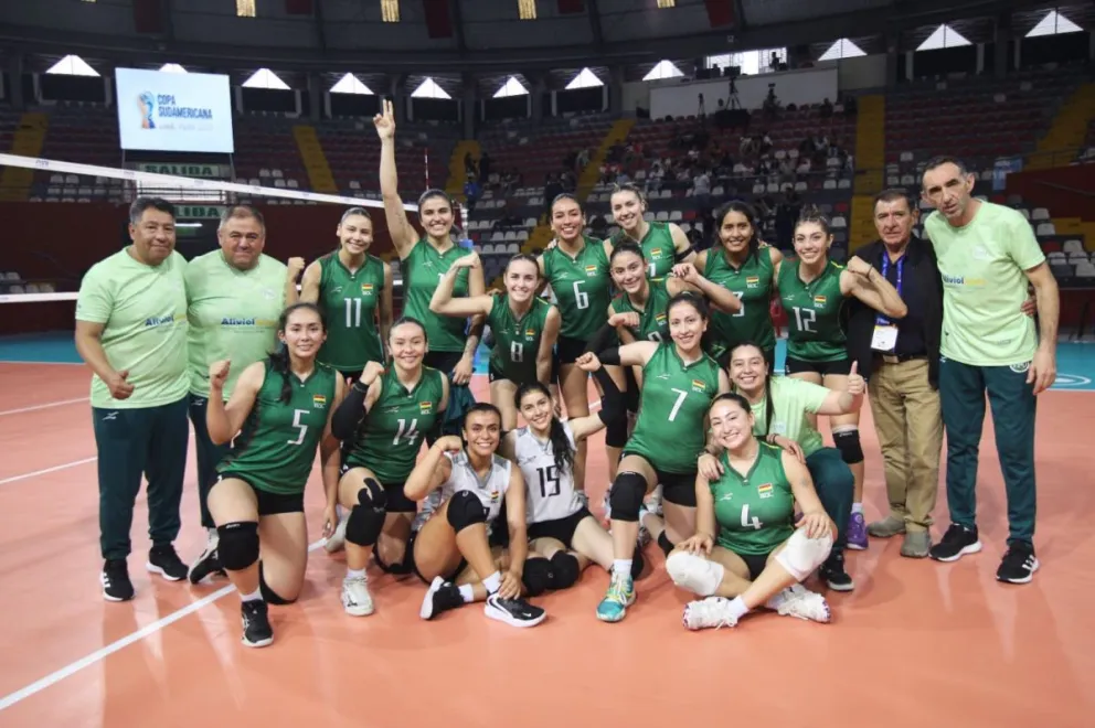 La selección nacional tras vencer a Ecuador. Foto: CSV.