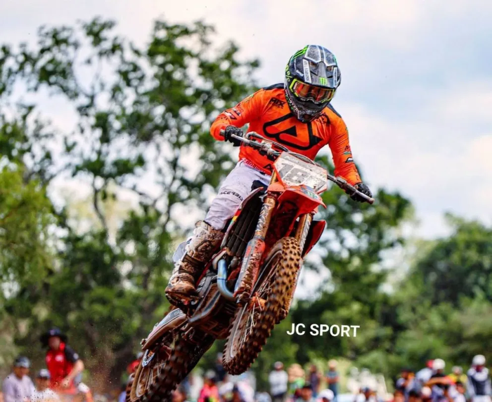 Antezana "vuela" durante su competencia en Montero. Foto: JC Sport.