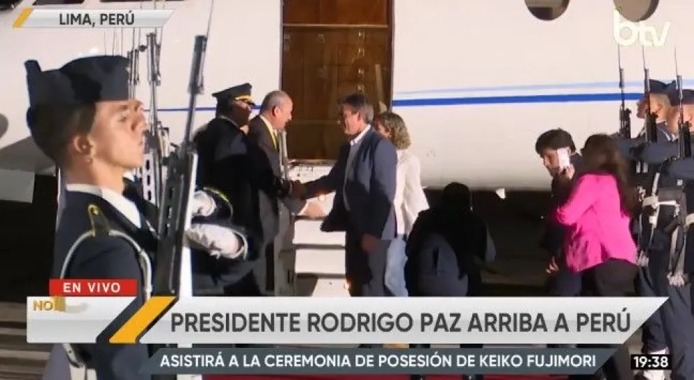 El presidente Rodrigo Paz llega a Lima, Perú, para la investidura de Keiko Fujimori como nueva presidenta del Perú. Foto: Captura