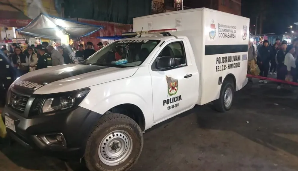 Un vehículo policial en el lugar donde ocurrió el atraco. Foto: Tele C