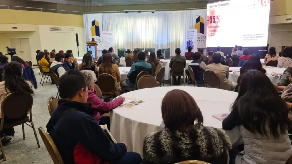 La presentación del informe se llevó a cabo en el Hotel Europa de La Paz. Foto: Sumando Voces
