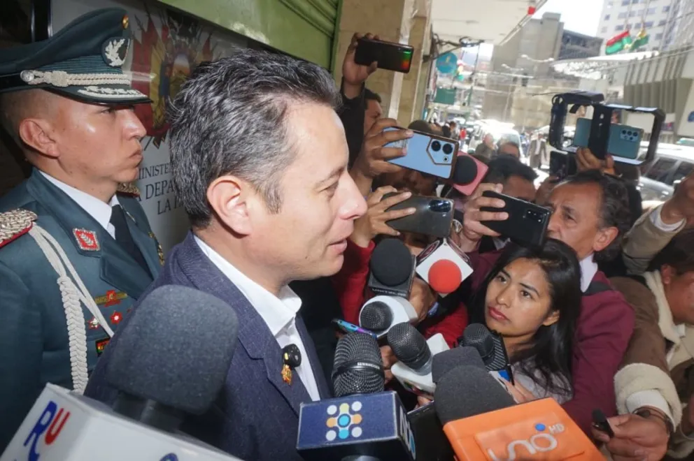 Edmand Lara, vicepresidente del Estado, después de prestar sus declaraciones ante el Ministerio Público. Foto: APG
