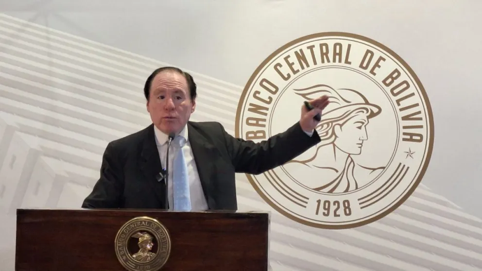 El presidente del Banco Central de Bolivia (BCB), David Espinoza, en conferencia de prensa. Foto: Visión 360