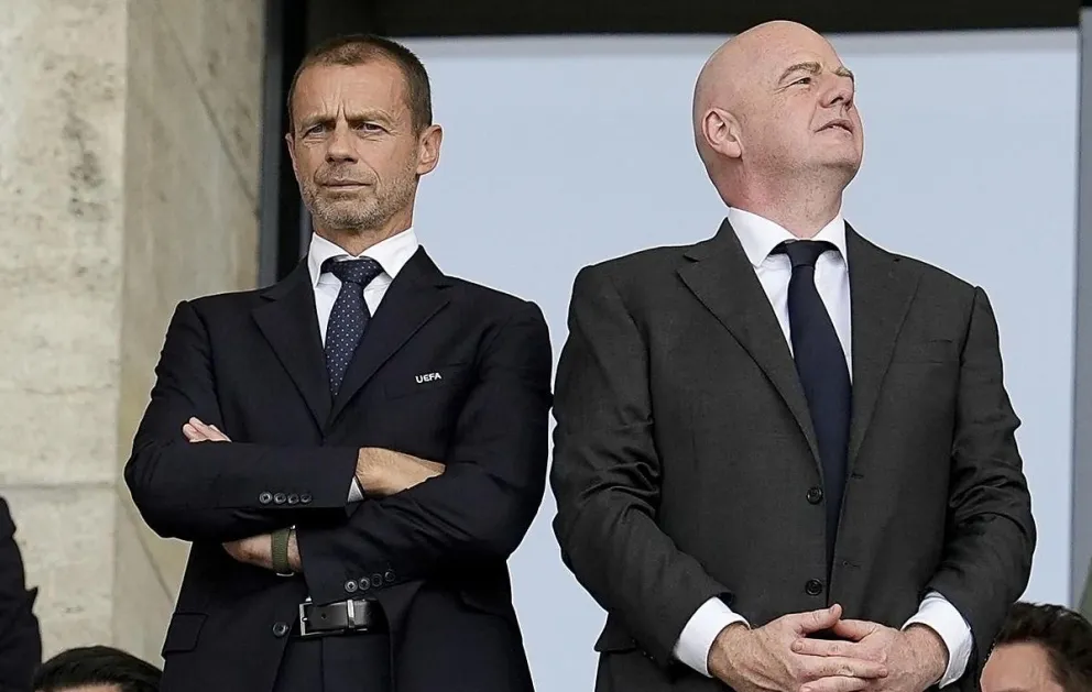 Aleksander Ceferin (izq.), titular de la UEFA, y Gianni Infantino, presidente de la FIFA. Foto: Internet.