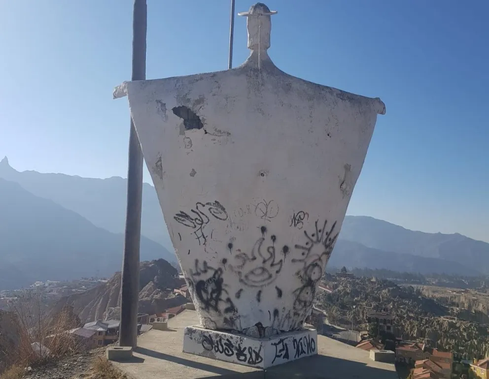 La escultura abstracta del Señor Jesús del Gran Poder, ubicada en el mirador de Mallasilla. 