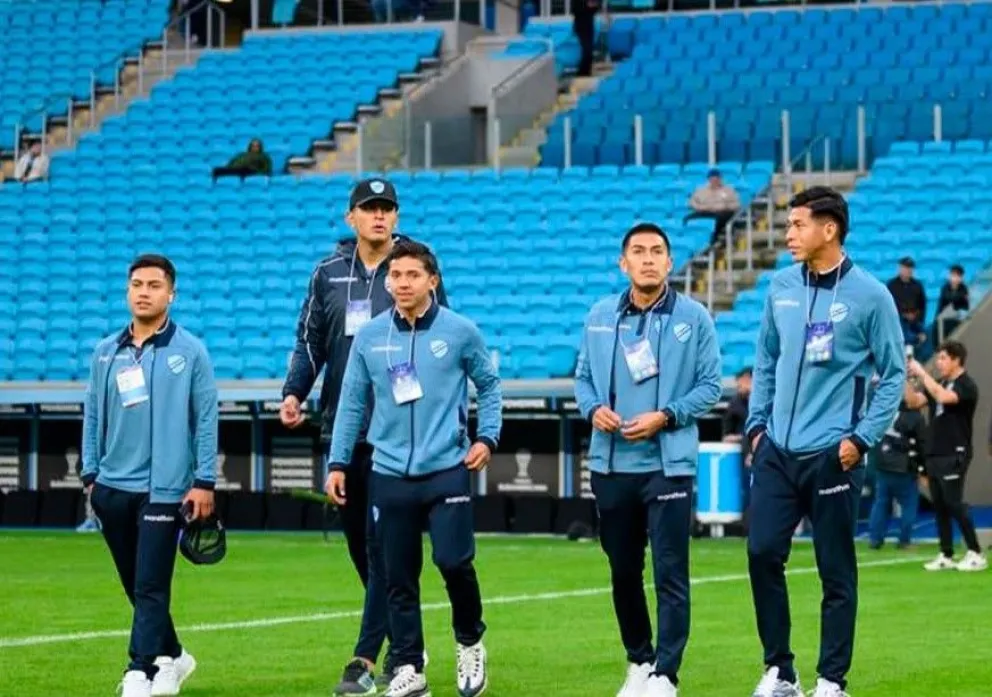 Jugadores de Bolívar en el estadio Arena Do Gremio. Foto: CB