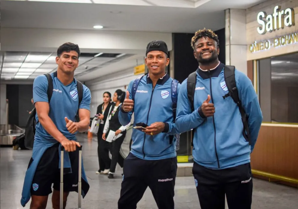 Arreaga, Arce y Asprilla en el aeropuerto de Sao Paulo antes de emprender el retorno al país. Foto: CB