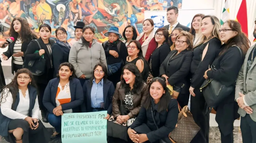 La propuesta de reglamentación fue presentada el 4 de marzo de 2026 ante el Ministerio de la Presidencia por la Alianza por los Huérfanos de Feminicidio en Bolivia. Foto: Voces Libres