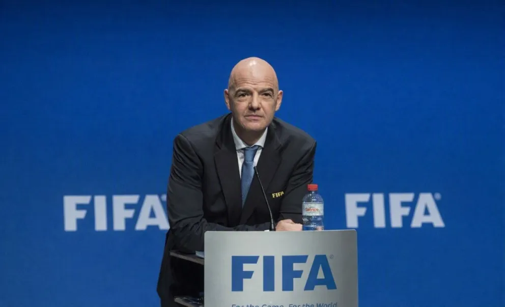 Gianni Infantino, el presidente de la FIFA, en una conferencia de prensa. Crédito: EFE