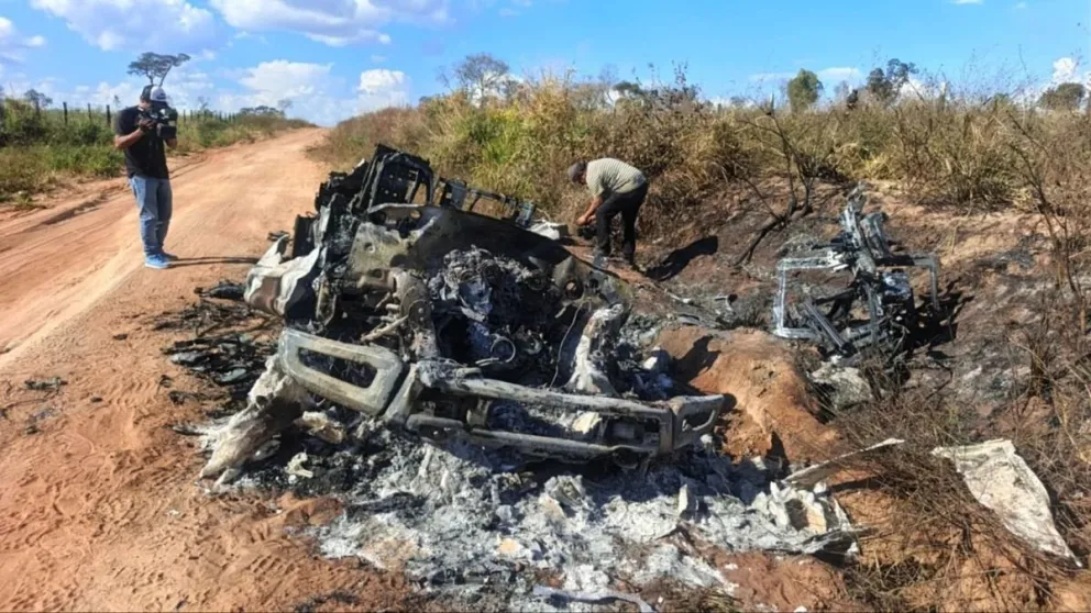 La Policía halló calcinada una de las camionetas de los sicarios. Foto: El Deber/RRSS