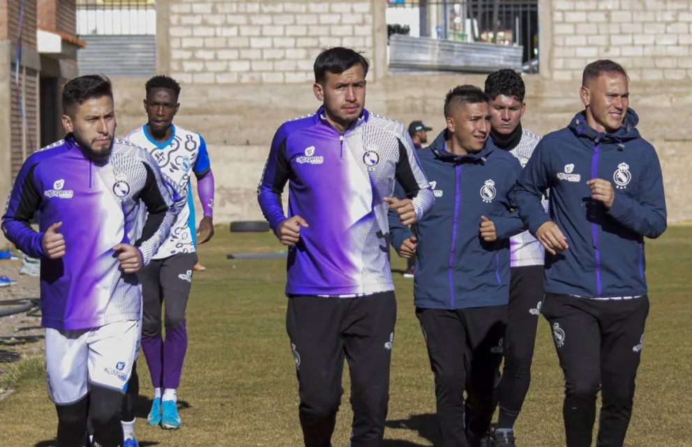 Jugadores de Real Potosí en el último entrenamiento antes de recibir a Gv San José. Crédito: Real Potosí
