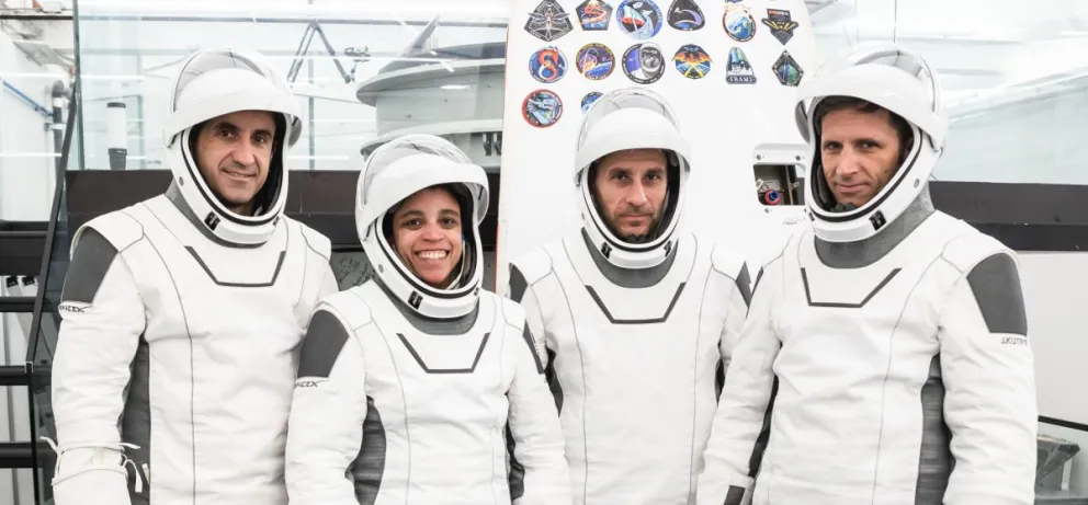 Fotografía del 30 de abril de 2026 cedida por SpaceX donde aparecen los miembros de la tripulación de la misión Crew-13. Foto: EFE
