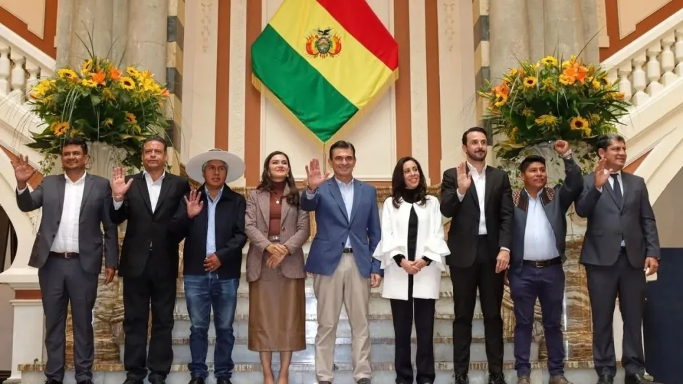 El presidente Rodrigo Paz en una reunión anterior con los gobernadores del país. Foto: GOBCOM