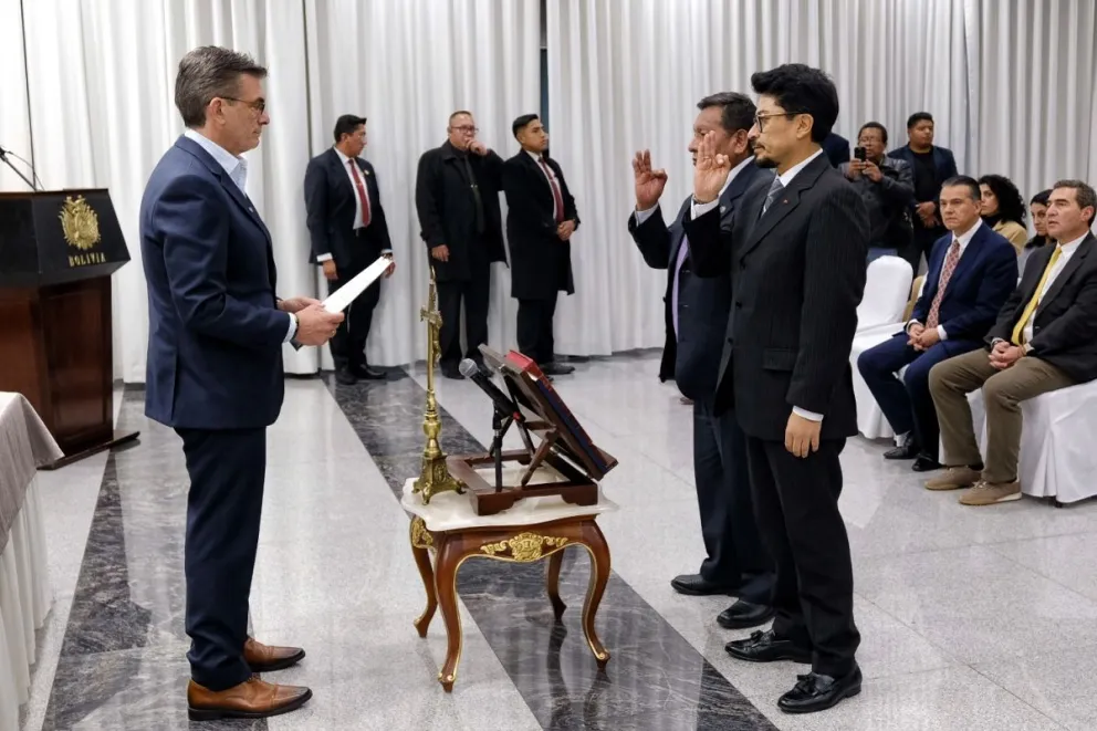 Héctor Huanca y Fernando Aramayo juran como nuevos ministros este lunes. Foto: Oficina de Prensa del Presidente