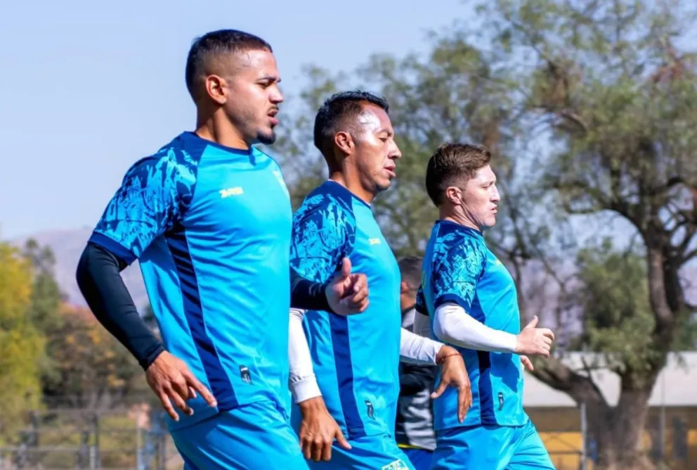 Entrenamiento de ABB, el equipo que representas a El Alto quedó listo para el cotejo con Real Oruro. Foto: Club ABB