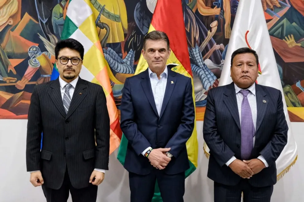 El exministro Fernando Romero, el presidente Rodrigo Paz y el exministro José Luis Lupo. Foto tomada de la cuenta en RRSS del presidente Rodrigo Paz