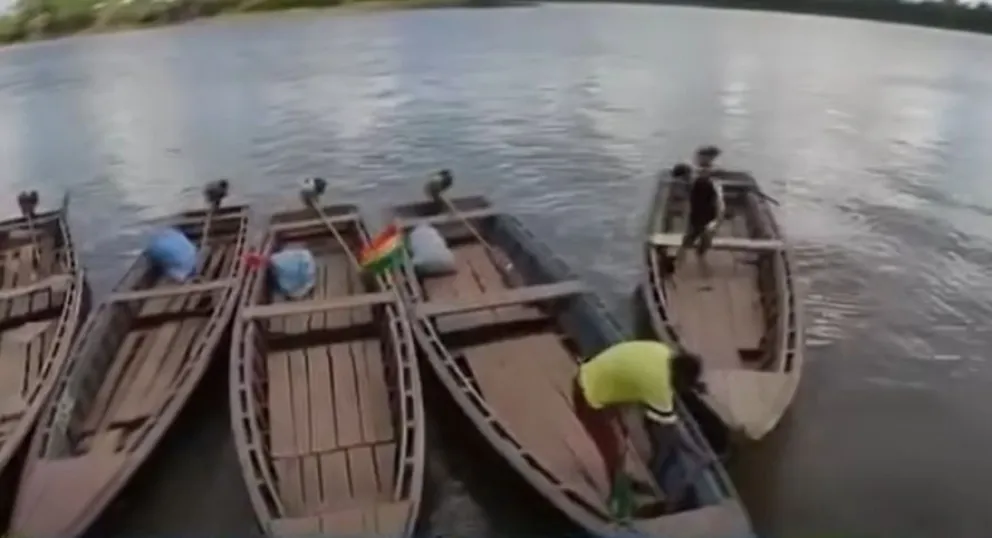 En la ribera del río del lado de la frontera de Brasil. Foto: Captura de imagen