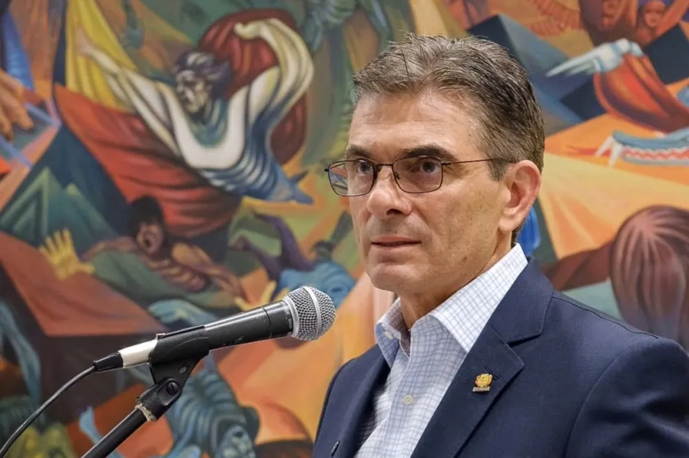 El presidente Rodrigo Paz durante la conferencia en la que realizó cambios al interior de su gabinete ministerial. Foto: APG