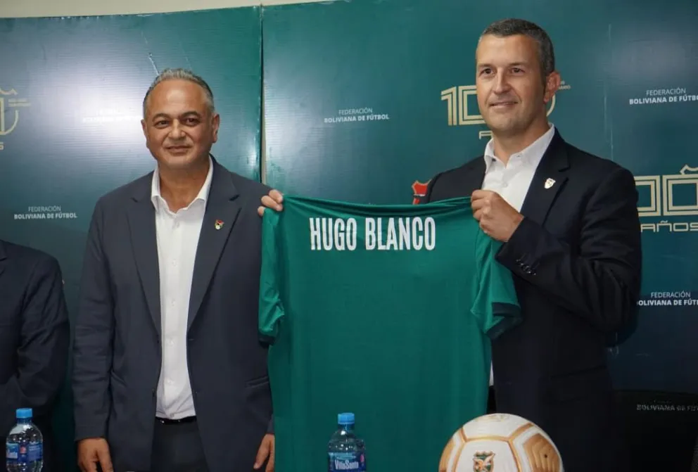 Costa (izq.) y Blanco, con la camiseta de la Selección. Foto: APG.