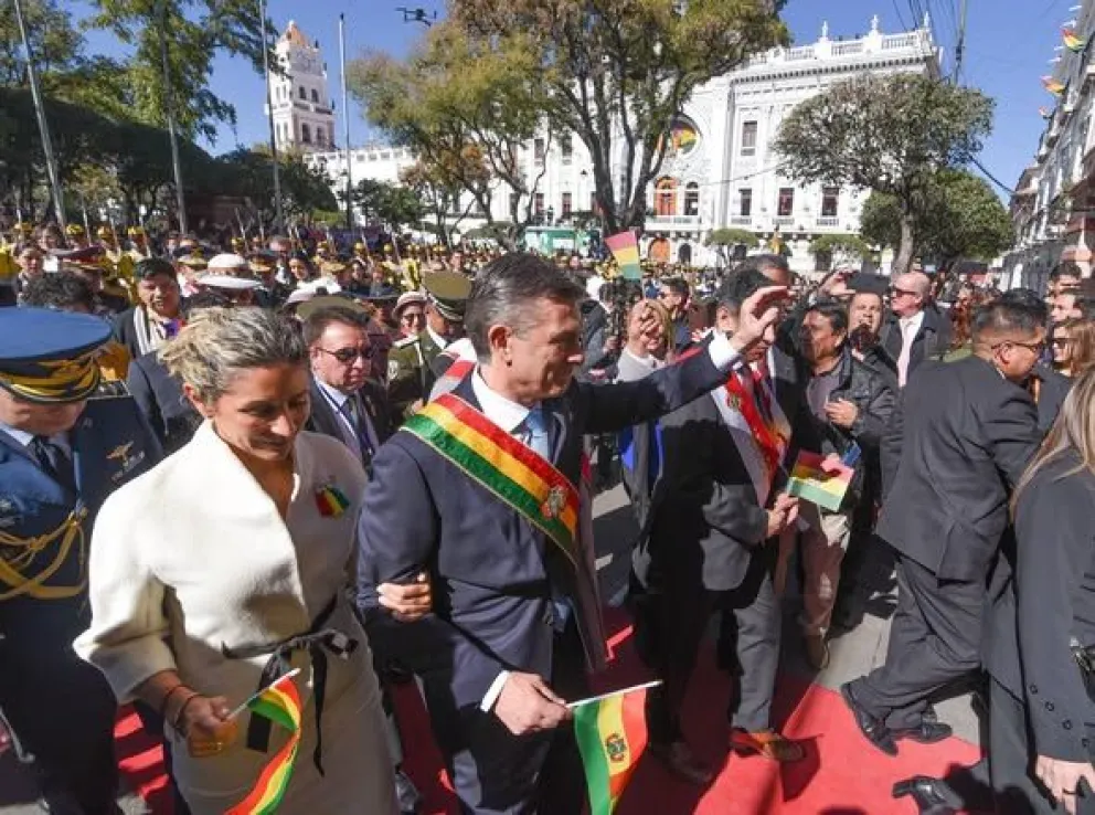 El presidente Rodrigo Paz, junto a su esposa María Elena Urquidi, en Sucre. Foto tomada de la cuenta en RRSS del presidente Rodrigo Paz