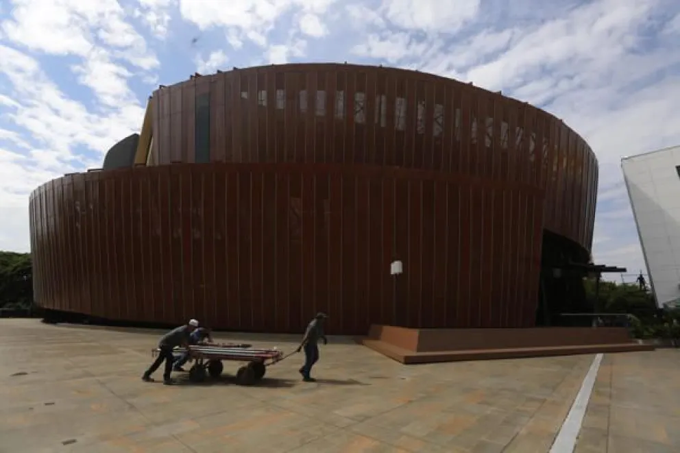 Vista general de la fachada de la Arena USC de la Universidad Santiago de Cali, captada el pasado 29 de julio, donde será la investidura del nuevo presidente de Colombia, Abelardo de la Espriella, este 7 de agosto, en Cali (Colombia). EFE