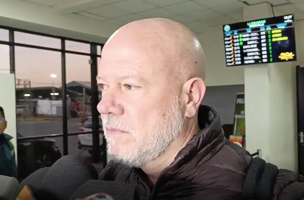 El técnico de The Strongest, Antonio Carlos Zago, en el aeropuerto de El Alto. Foto: captura de pantall