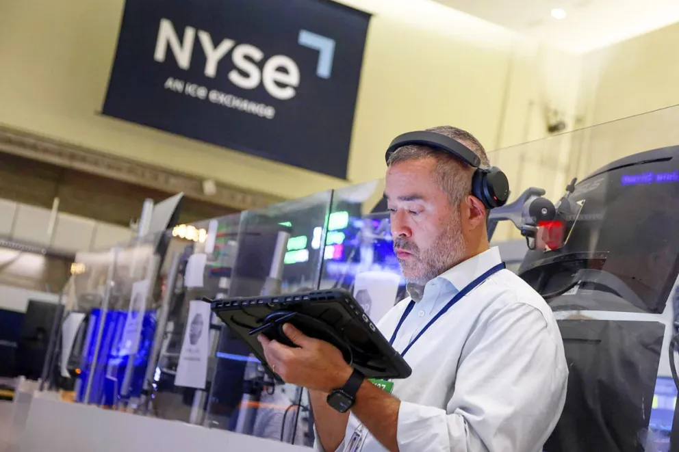Fotografía de archivo de trabajadores en la Bolsa de Nueva York. Foto: EFE