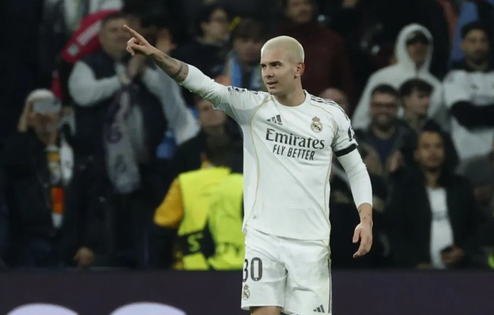 El argentino Franco Mastantuono con la camiseta del Real Madrid. Foto: EFE