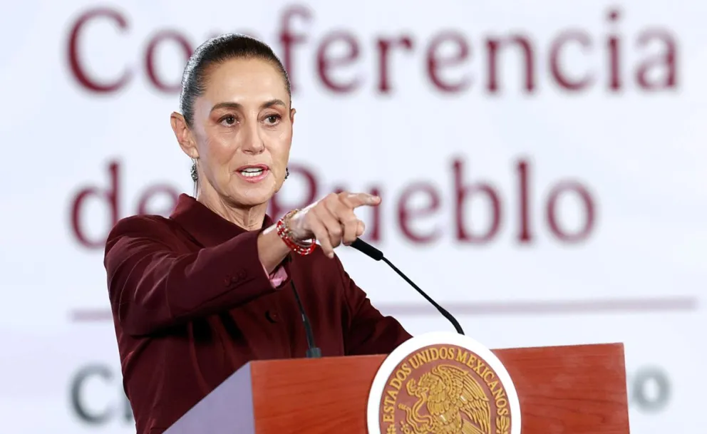 La presidenta de México, Claudia Sheinbaum, reacciona durante una rueda de prensa este viernes, en Palacio Nacional de la Ciudad de México (México). fOTO: efe