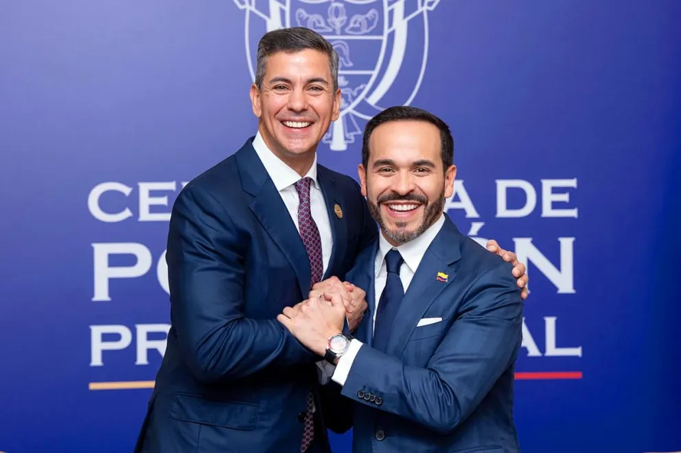 El Presidente de Paraguay Santiago Peña (i), junto al presidente electo de Colombia, Abelardo de la Espriella, durante una reunión bilateral en Cali (Colombia). Foto: EFE
