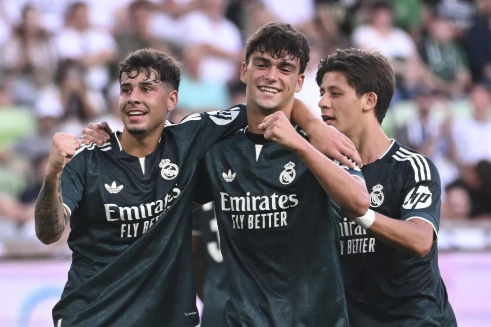 Futbolistas del Madrid celebran uno de sus goles. Foto: EFE.