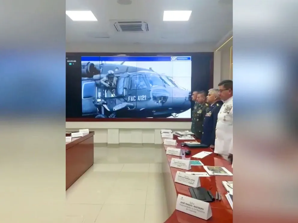 El nuevo presidente colombiano Abelardo de la Espriella, celebró su primer consejo de seguridad con mandos militares, policiales y otras autoridades las primeras medidas destinadas a enfrentar el conflicto armado y las economías ilícitas. Foto: EFE