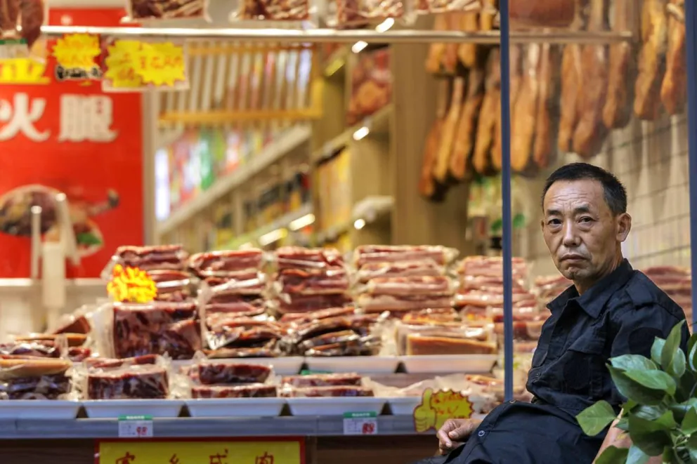 Imagen de archivo de una carnicería en Shanghái (China). Foto: EFE