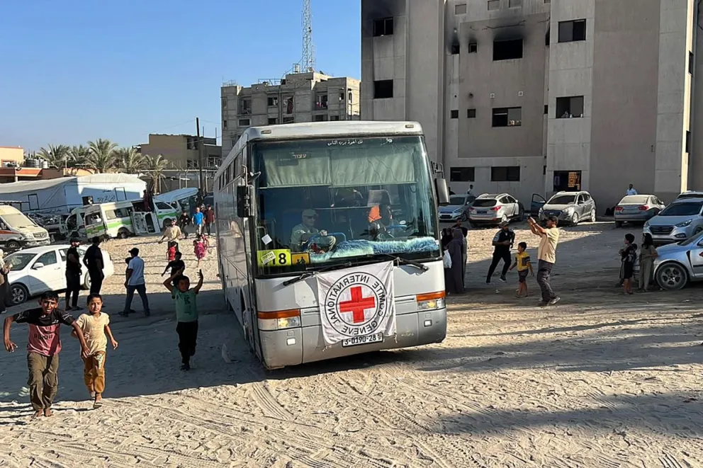 El Comité Internacional de la Cruz Roja (CICR) introdujo de vuelta en Gaza a 37 palestinos, entre ellos una mujer, que permanecían detenidos en Israel. Foto: EFE