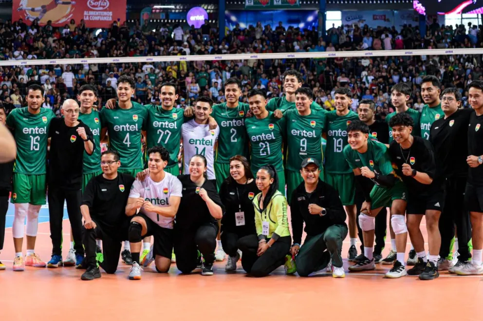 El plantel nacional festeja tras su victoria sobre la Vinotinto. Foto: Copa Sudamericana.
