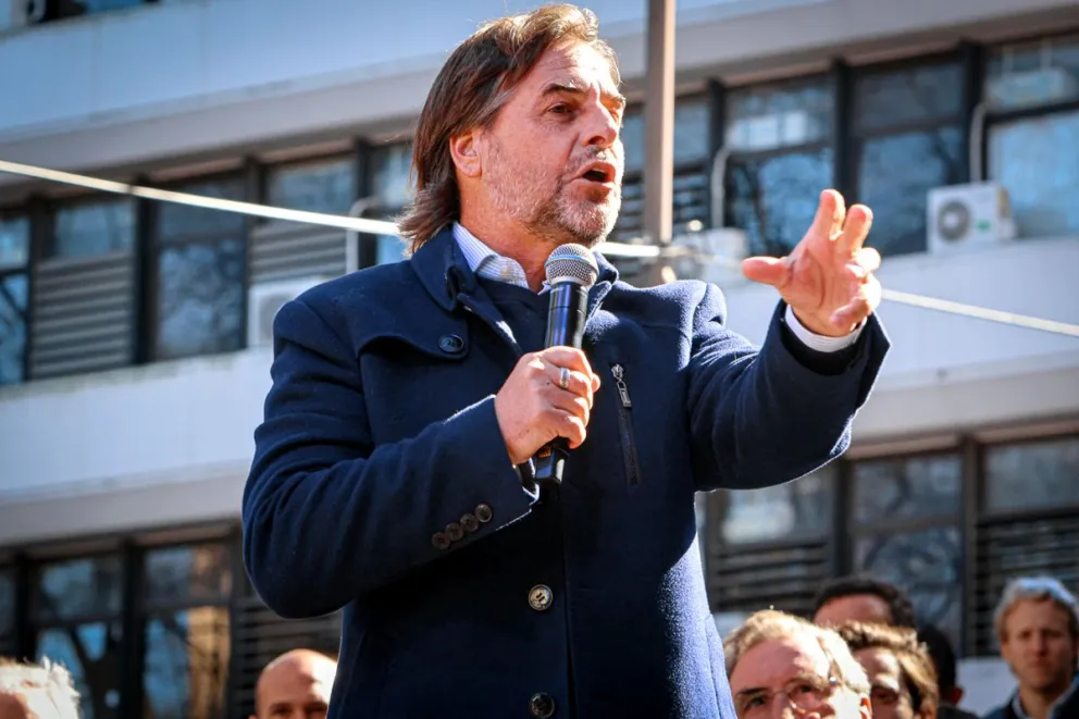 El expresidente de Uruguay, Luis Lacalle Pou, habla durante un acto este domingo en Montevideo (Uruguay). Foto: EFE
