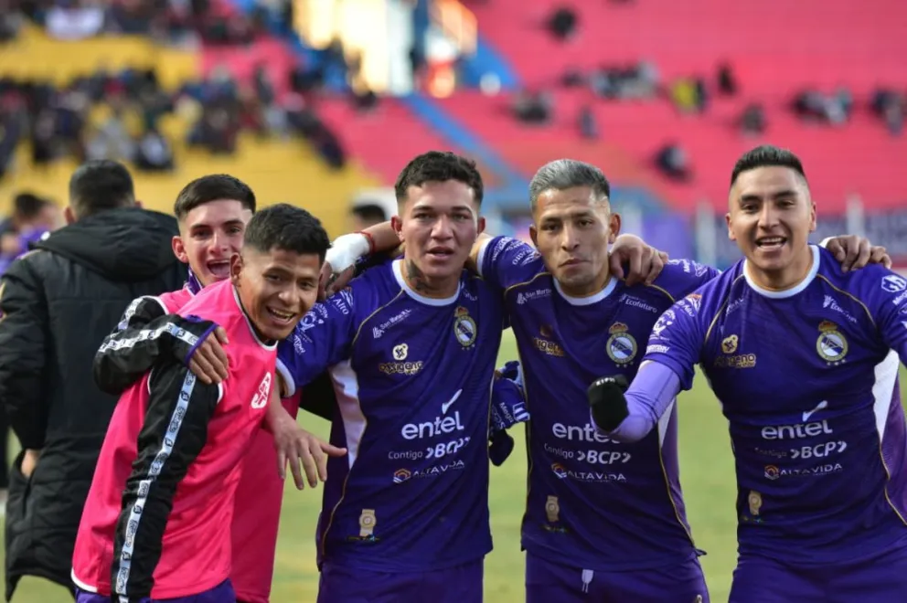 El plantel potosino festeja uno de sus goles. Foto: APG.