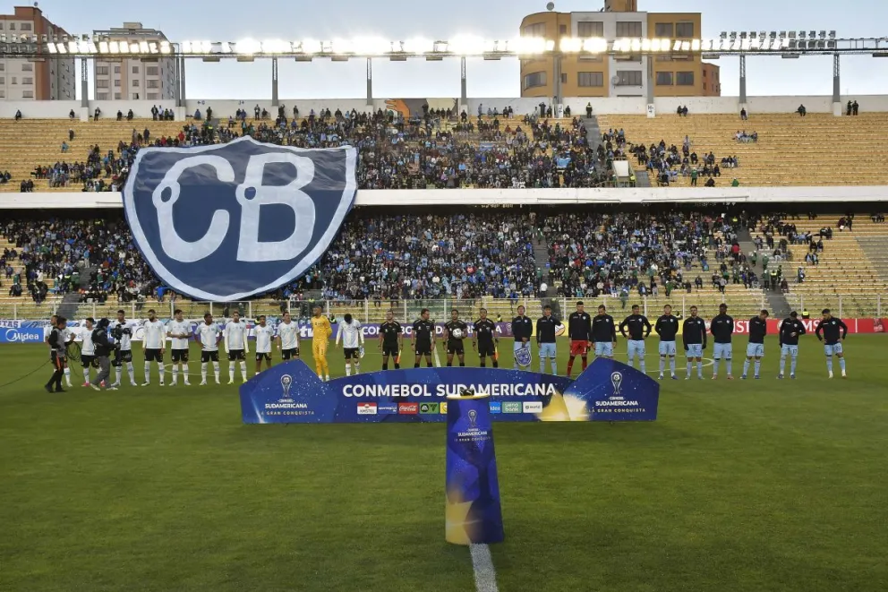 La ceremonia previa al duelo entre Bolívar y Gremio en La Paz. Foto: APG.