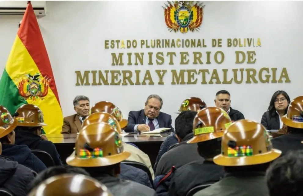 El gobierno de Rodrigo Paz inició la cumbre la minera sin la presencia de pueblos indígenas, quienes reclaman por ser los principales afectados por el uso del mercurio en la minería de oro en la Amazonía. Foto: cortesía ABI