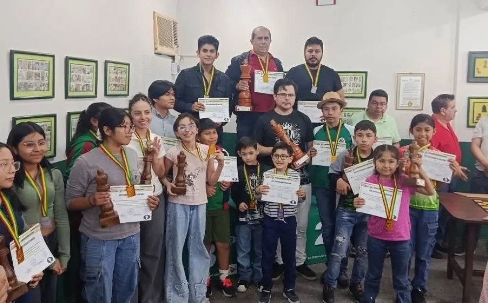 Los premiados del torneo cruceño. Foto: Federación Boliviana de Ajedrez.