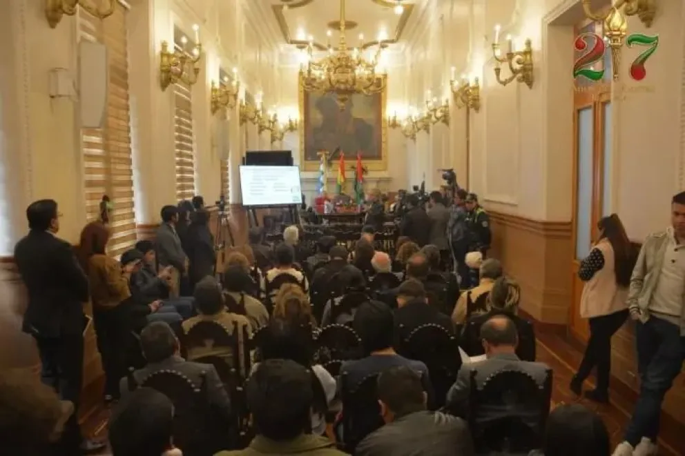 La sesión inaugural de la Comisión Especial que redactará la propuesta de la Carta Orgánica. Foto: A sol y Sombra