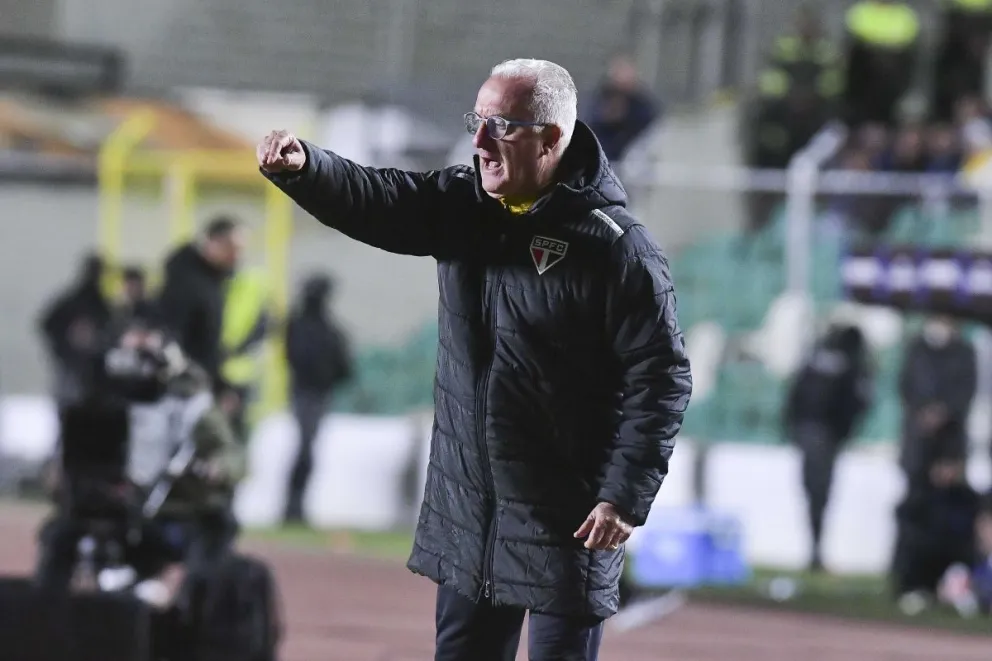 Dorival Junior durante el partido que empató su elenco. Foto: APG