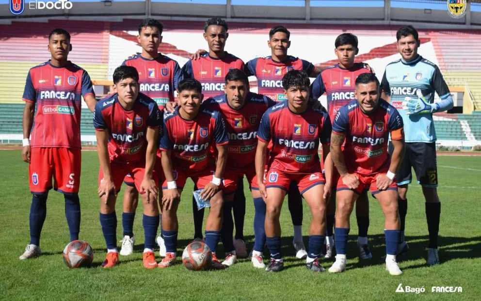 El plantel de Universitario de Sucre en uno de los partidos de la fase regional de la Copa. Foto: Club Universitario