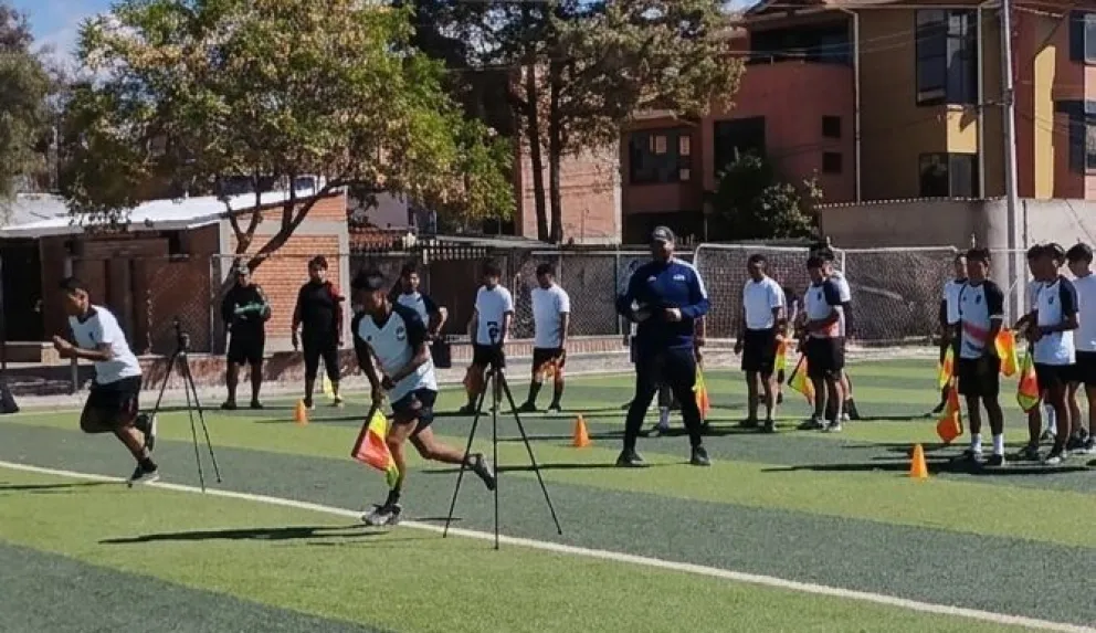 El trabajo de campo que realizan los árbitros convocados en el valle. Foto: AD