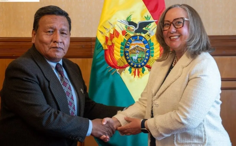 El canciller Héctor Huanca y Martha Spinella, representante Residente del FMI. Foto: Cancillería

