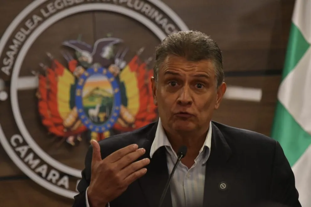 El senador Suárez, el miércoles, en el contacto que tuvo con la prensa. Foto: APG 